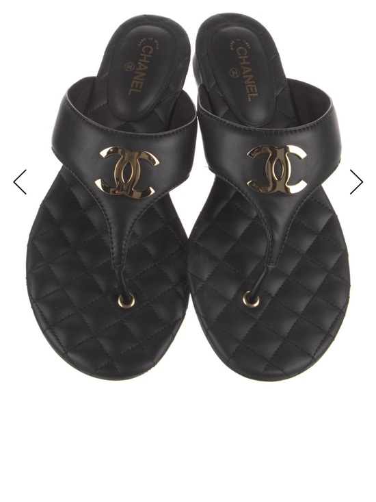 CHANEL Shoes - 2026 Interlocking CHANEL Black Quilted Leather Thong Sandals with CC Emblem